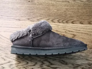 Pantofole grigie foderate in pelliccia