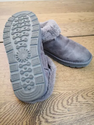 Pantofole grigie foderate in pelliccia