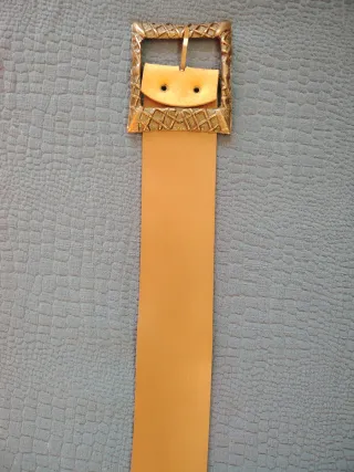 Cintura donna marrone con fibbia dorata