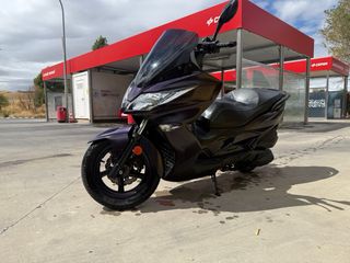 Kawasaki J300 a capricho con 20mil km y del 2016