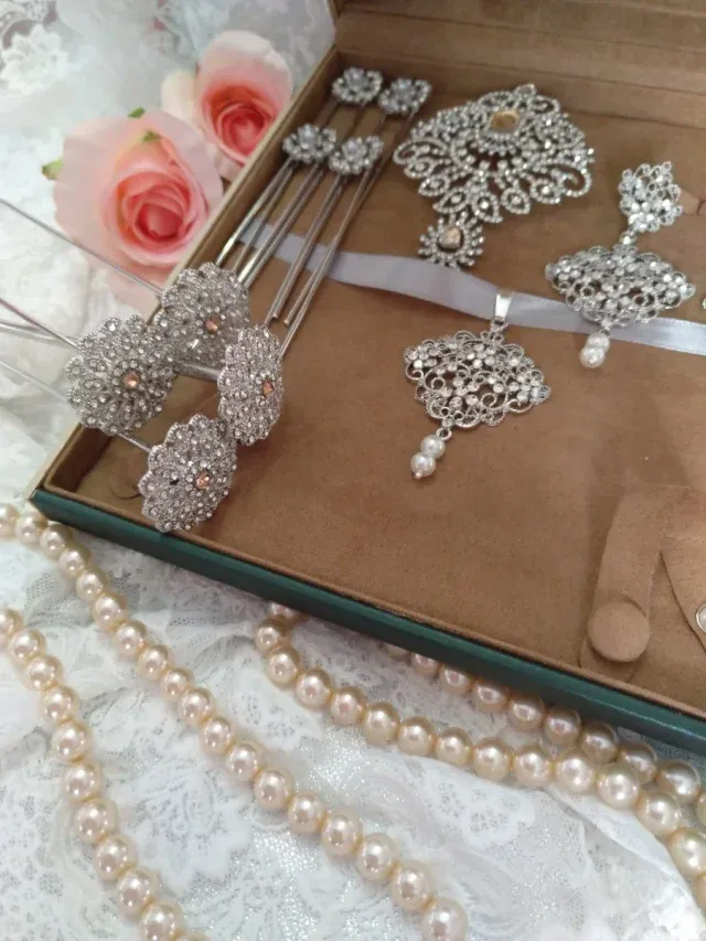 Aderezo Fallera Plata y Perlas Nuevo