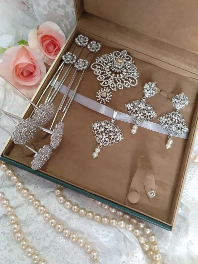 Aderezo Fallera Plata y Perlas Nuevo