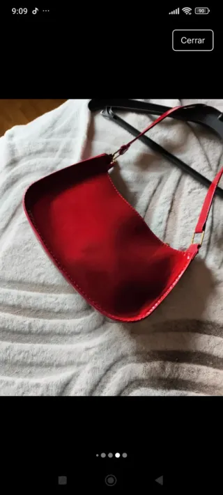 Bolso de hombro rojo brillante