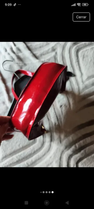 Bolso de hombro rojo brillante