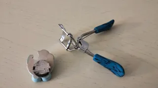 Piega ciglia blu e argento