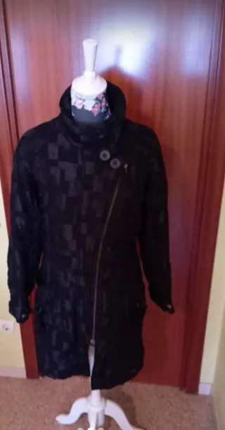 Abrigo Desigual negro talla M