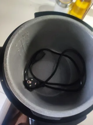 Olla Ceecotec H Deluxe,tire la caja por espacio .