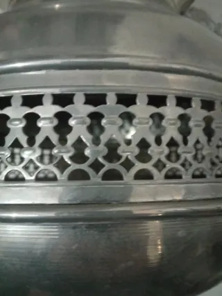 Jarrón antiguo metálico con asas