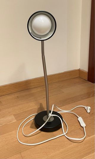 Lámpara de escritorio flexo negra y plateada