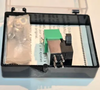 Capsula e ago per giradischi Sony con viti e dadi per il supporto del porta-ago
