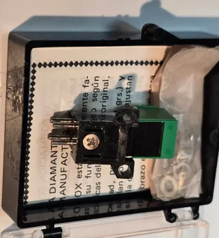 Capsula e ago per giradischi Sony con viti e dadi per il supporto del porta-ago