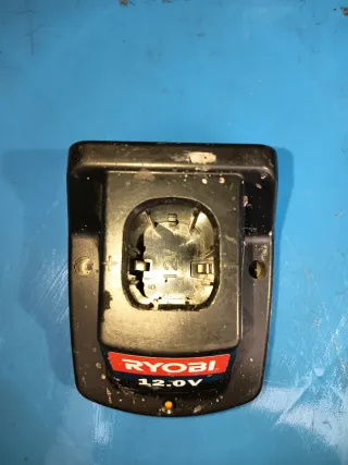 Base Cargador Batería Ryobi 12V