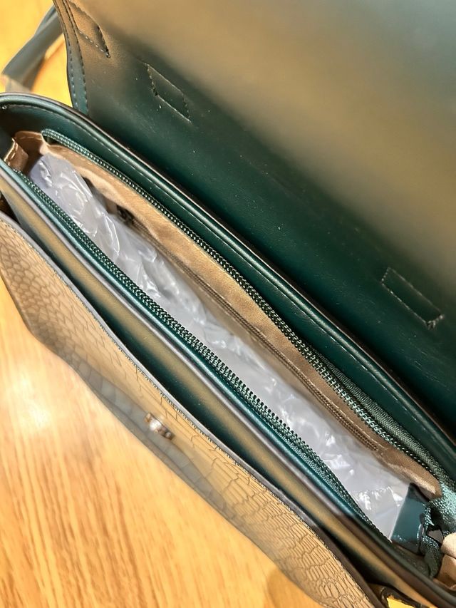 Bolso cuero verde diseño serpiente- SIN ESTRENAR