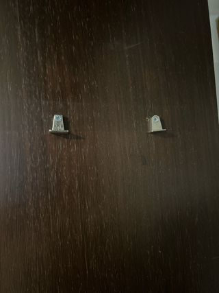 Librería de madera marrón