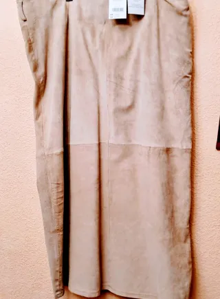 Falda de piel East Coast Talla grande. Beige/Oro