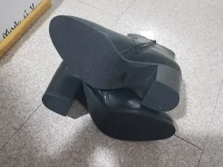 Botines negros para mujer