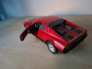 Modellino auto sportiva rossa Burago