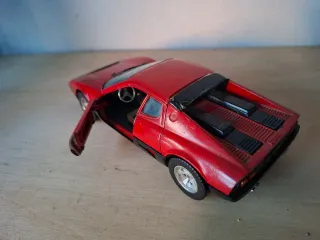 Modellino auto sportiva rossa Burago