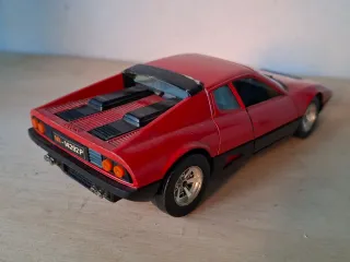 Modellino auto sportiva rossa Burago