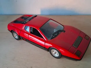 Modellino auto sportiva rossa Burago