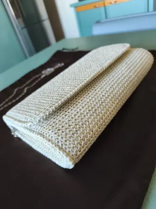 Bolsito/cluth blanco crema con cadenas extraíbles