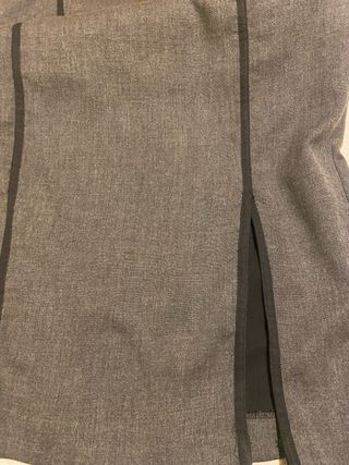 Vestido tubo gris con ribete negro