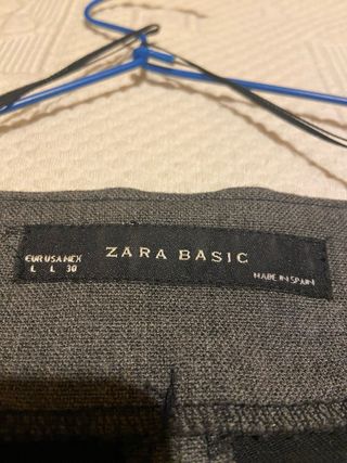 Vestido tubo gris con ribete negro