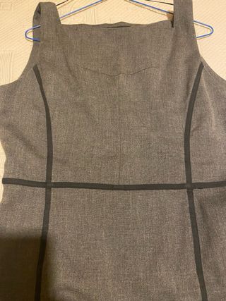 Vestido tubo gris con ribete negro