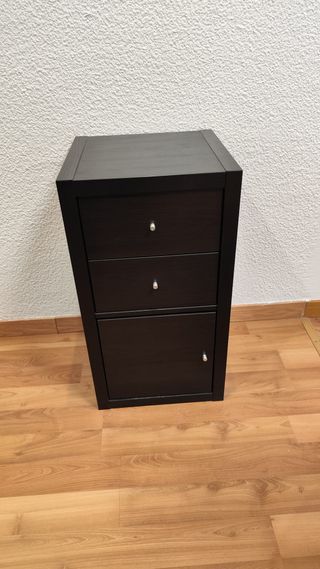 Tavolo da ufficio in legno e metallo e altro mobilio