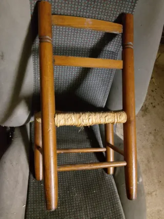 Silla infantil madera y esparto antigua