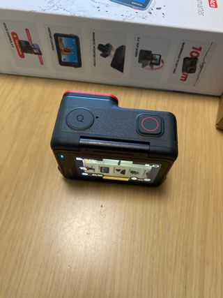 Insta360 Ace + custodia + batteria