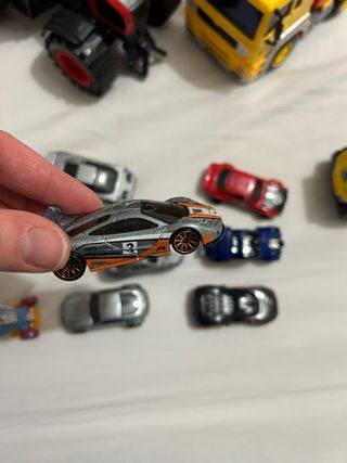 Lote 11 coches: 2 grandes y Hot Wheels