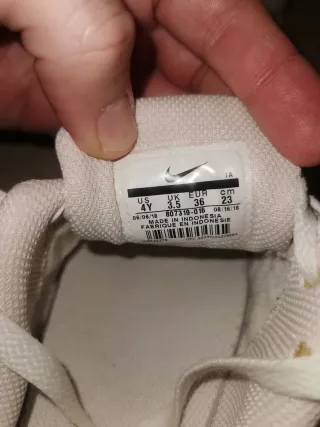 Zapatillas Nike Mujer Blancas y Doradas