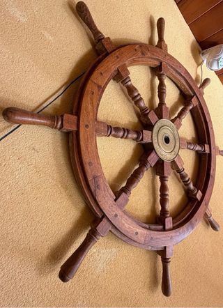 Timón de madera náutico