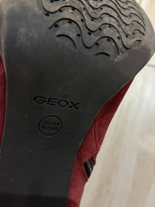 Stivali rossi in camoscio con tacco