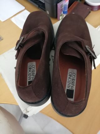 Zapatos de vestir marrones con hebilla
