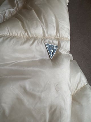 Chaqueta Guess acolchada beige
