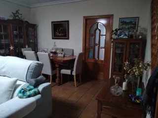 2 Vitrinas y 2 Mesas Madera Maciza