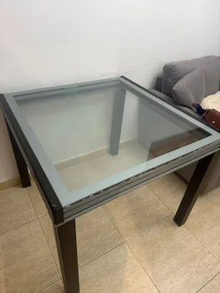 Mesa de comedor cristal y metal gris