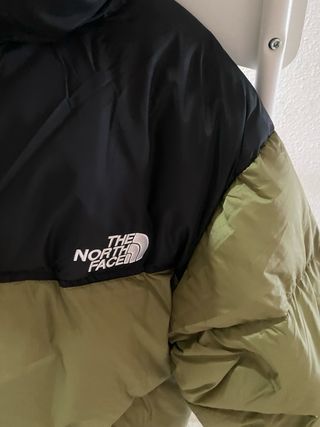 Chaqueta The North Face verde y negra