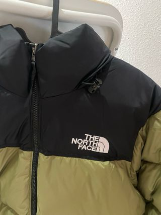 Chaqueta The North Face verde y negra