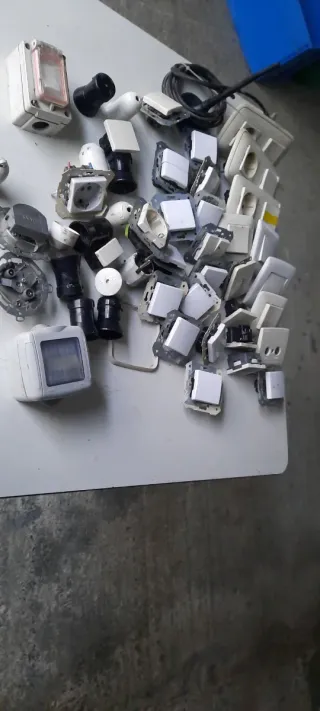 Interruptores y enchufes varios