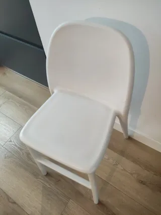 Silla alta blanca para bebé