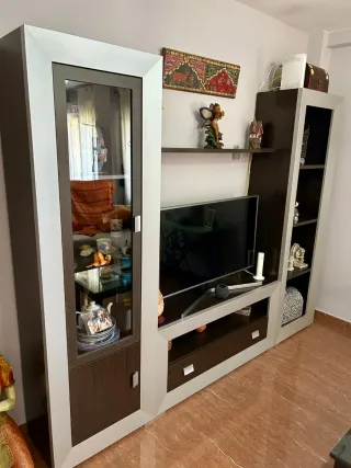 Mueble Salón Vitrina Madera y Cristal