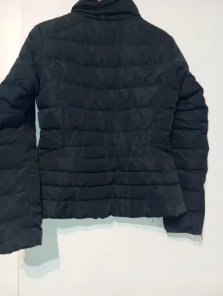 Cazadora negra acolchada