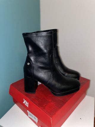 Botines XTI negros tacón plataforma