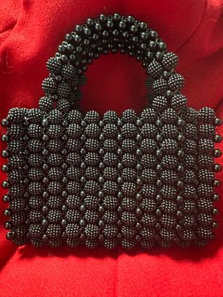 Bolso artesanal de perlas negro