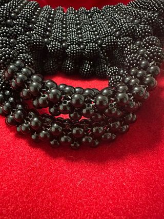 Bolso artesanal de perlas negro