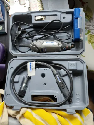 Dremel 3000 con accesorio flexible