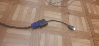 2 Monitores antiguos con adaptadores HDMI